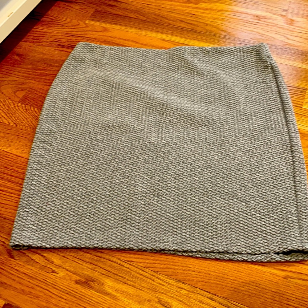 Grey textured mini skirt Loft size L